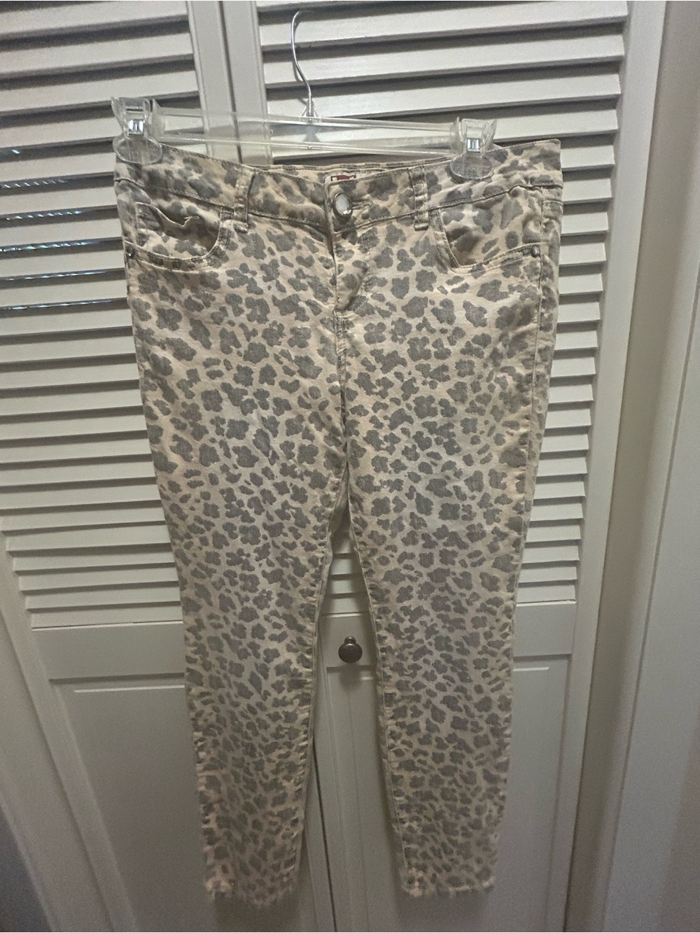 lei Beige and Gray Leopard Skinny Jeans